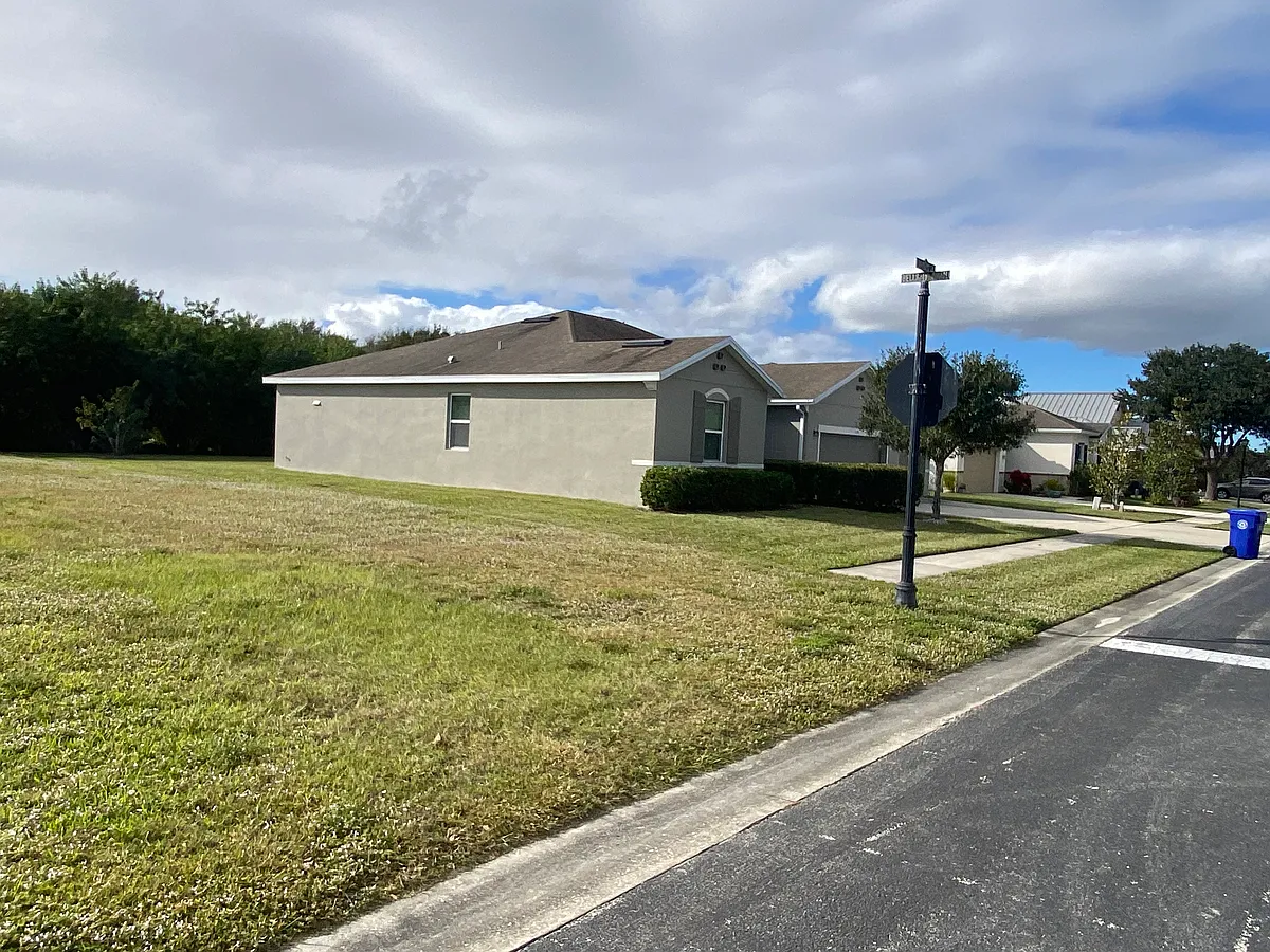 Building Photo - 128 Salazar Ln