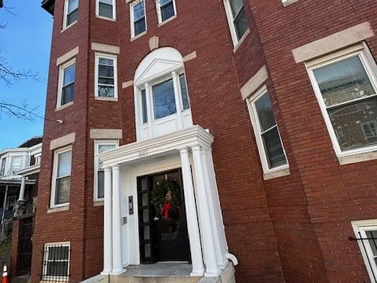 841 & 847 Whitelock St — Photo 3