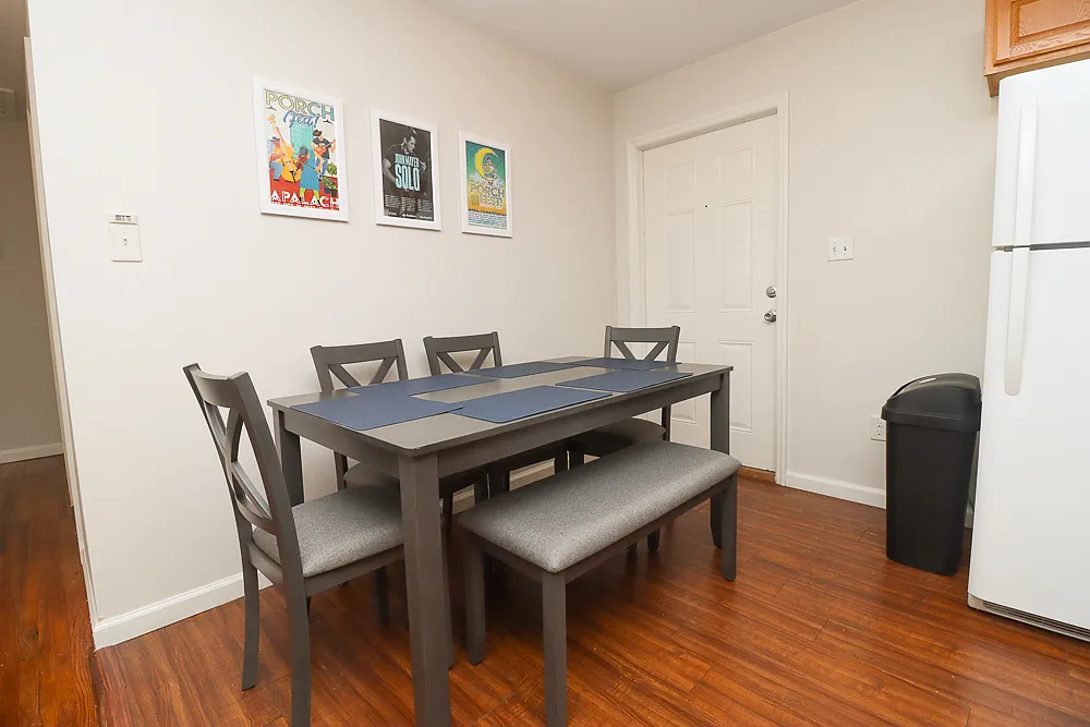 4 bed, 2200 sqft, $2,675 — Photo 3