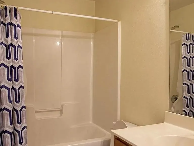 1138 Plaza Walk Dr — Photo 5