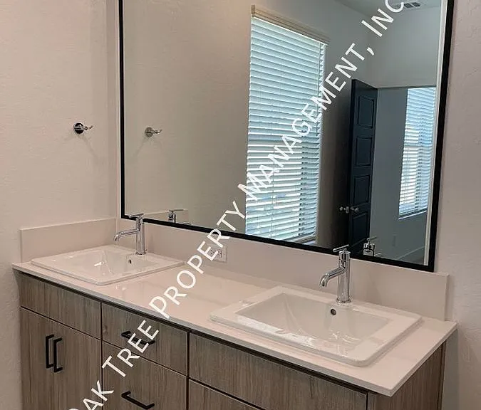 2863 E Tamarind Dr — Photo 16