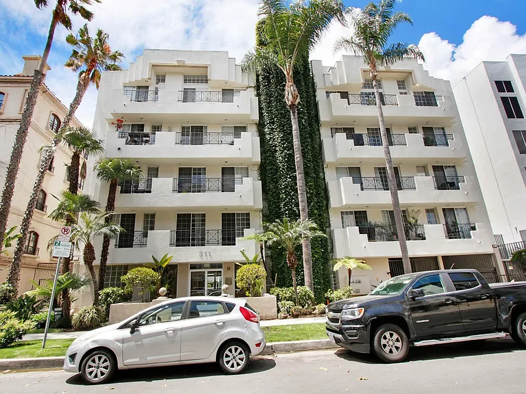 311 S. Swall Drive Apartments — Photo 27