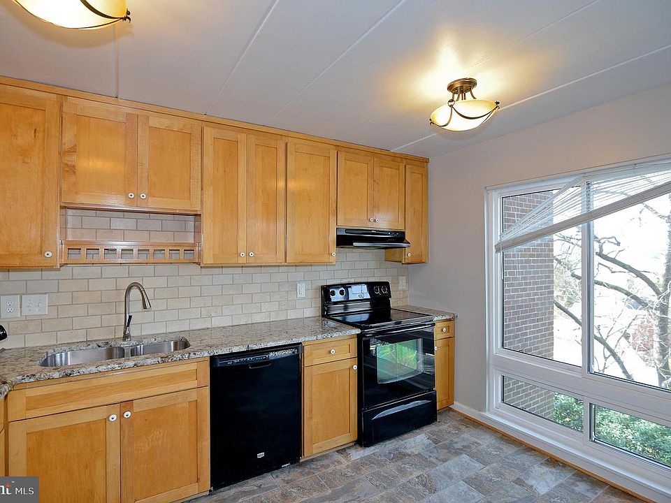 1st image of 116 Roberts Ln APT 300