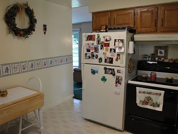 Eat-In Kitchen