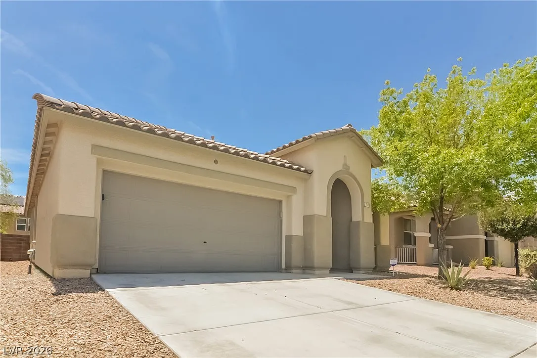 3 bed, 2.0 bath, 1803 sqft, $2,275 — Photo 2