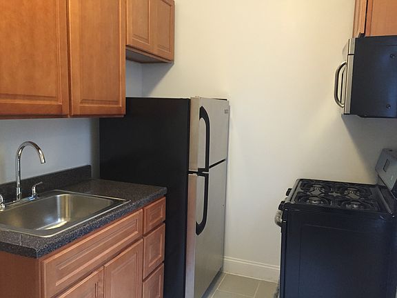 4th image of 28 E 17th St APT 3A