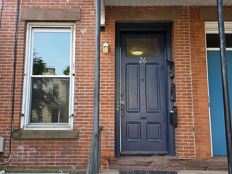 26 Lyon St #A — Photo 1