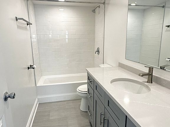 3rd image of 1214 W Rosemont Ave #1224-G
