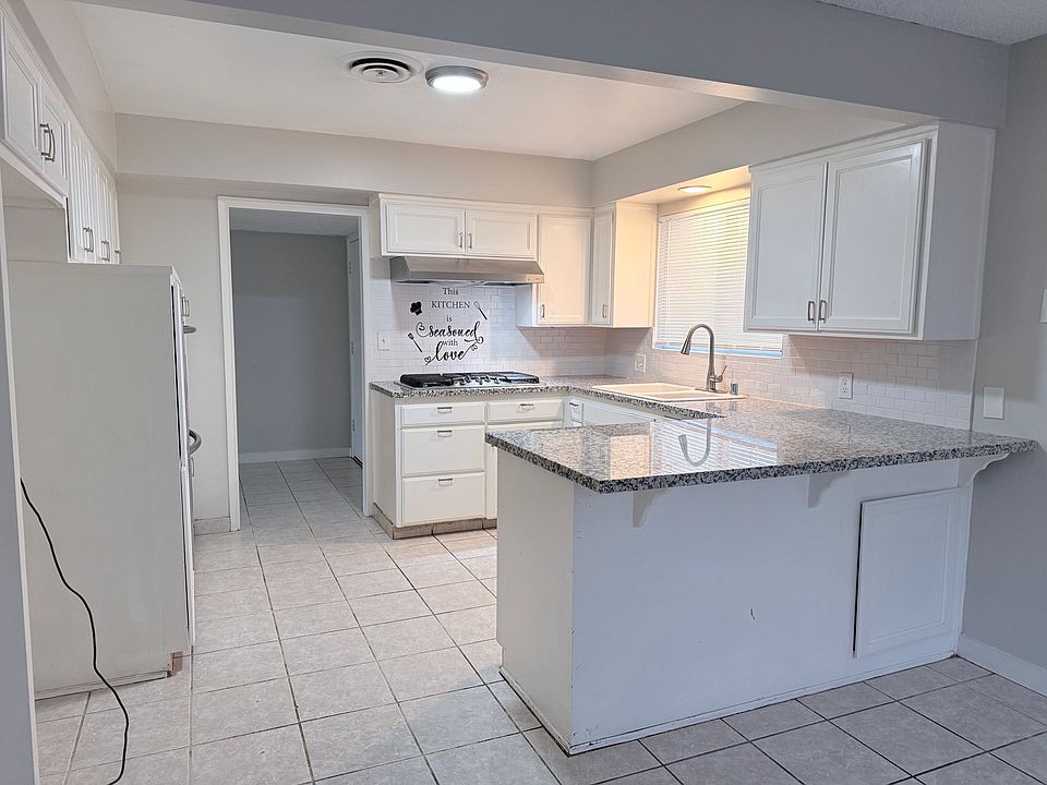 1st image of 3525 University Ave