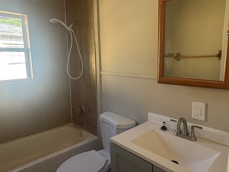 2021 Lasalle St #1 — Photo 6