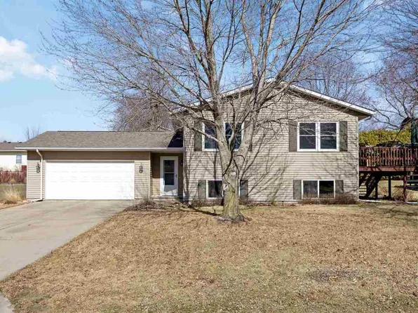 206 Valley Rd, Williamsburg, IA 52361