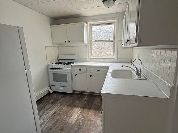 4th image of 4001 Bergenline Ave #3