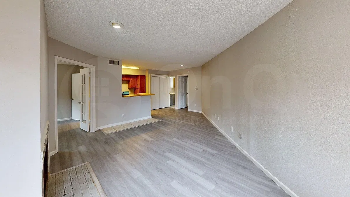9825 Walnut St — Photo 2