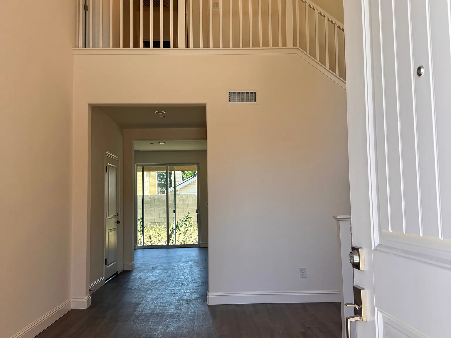 5 bed, 3.5 bath, 2908 sqft, $2,950 — Photo 2