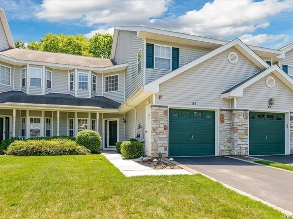 37 Willow Wood Drive #37, East Setauket, NY 11733