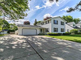 3643 Glenbrooke Ln, Green Bay, WI 54301