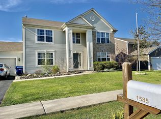 1585 Moluf St, Dekalb, IL 60115