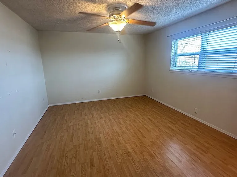 1411 Hickory St — Photo 11