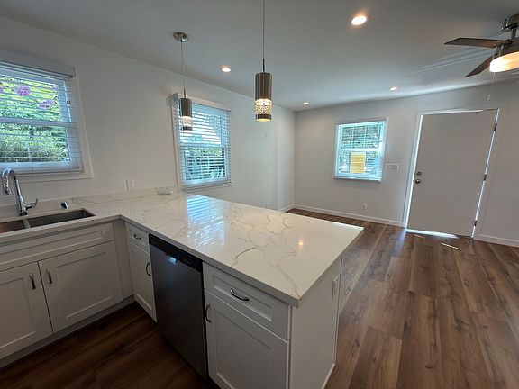 5th image of 320-358 S Clark St #1adefb6aa