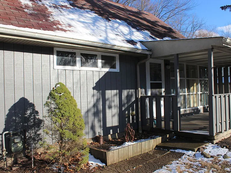 753 Jefferson Rd — Photo 1
