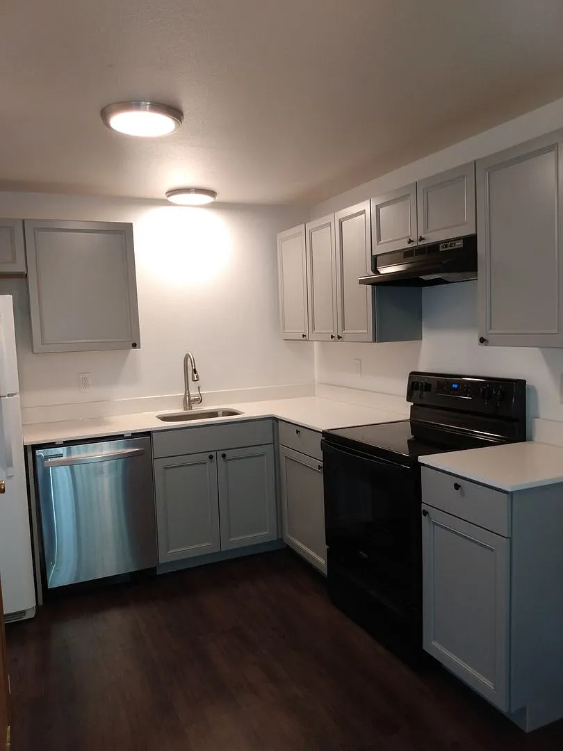 South Hill Apartments — Photo 3