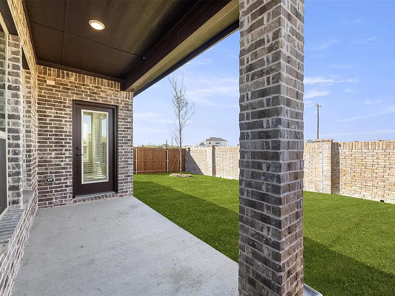 809 Meadow Spring Ln — Photo 24