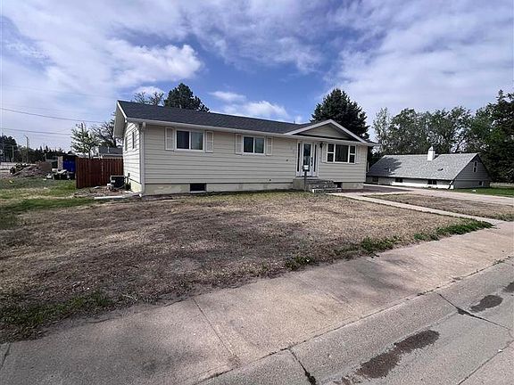 2nd image of 755 E 9th St