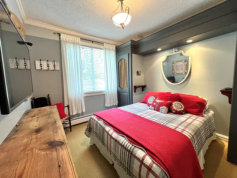 565 Moulton Ln — Photo 15