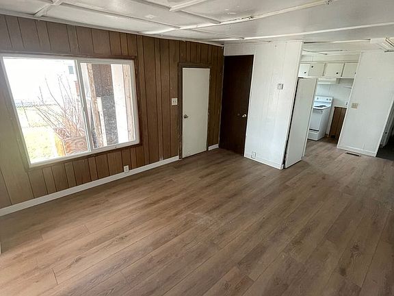 3rd image of 870 N Eden Dr