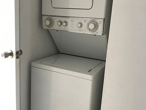 2nd image of 1 Glen Royal Pkwy APT 1511