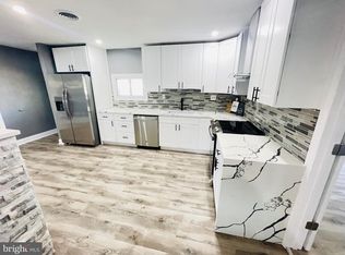 5 Vista Rd, Levittown, PA 19057