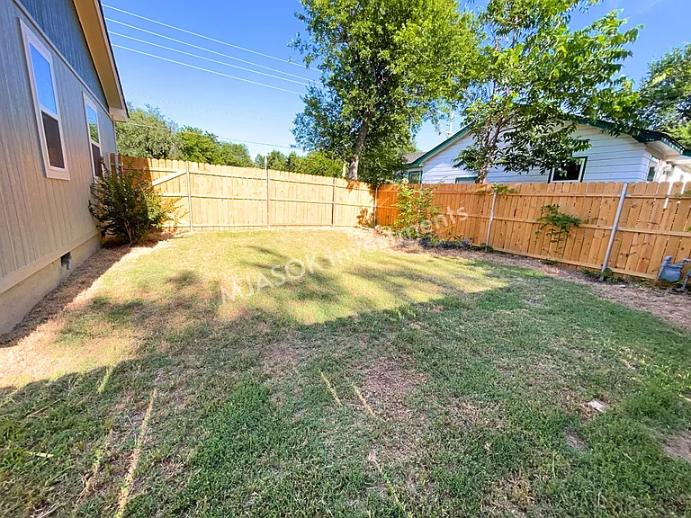 2308 NW 20th St — Photo 5