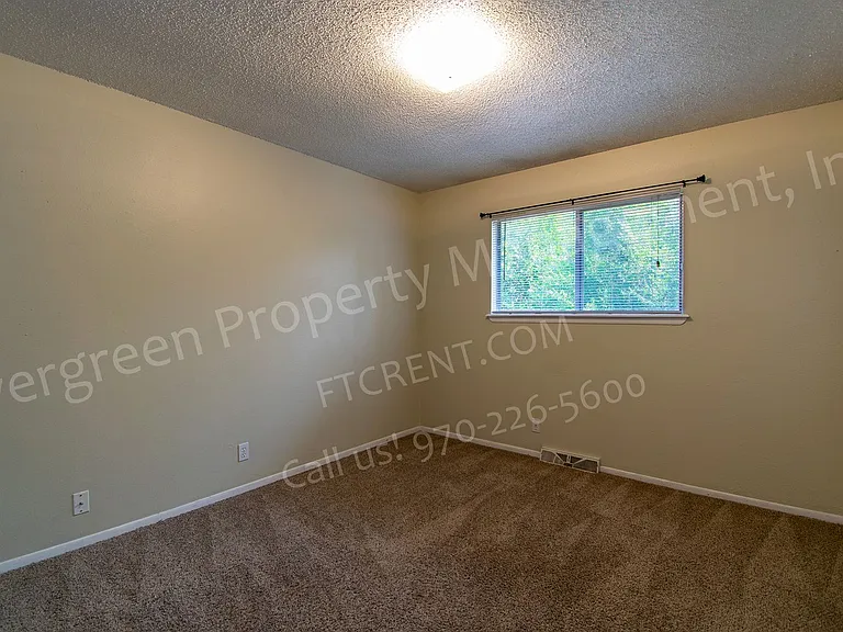 1912 W Plum St — Photo 15