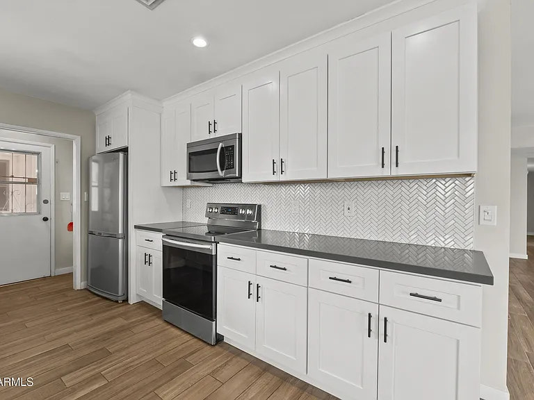 1229 E Manhatton Dr — Photo 11