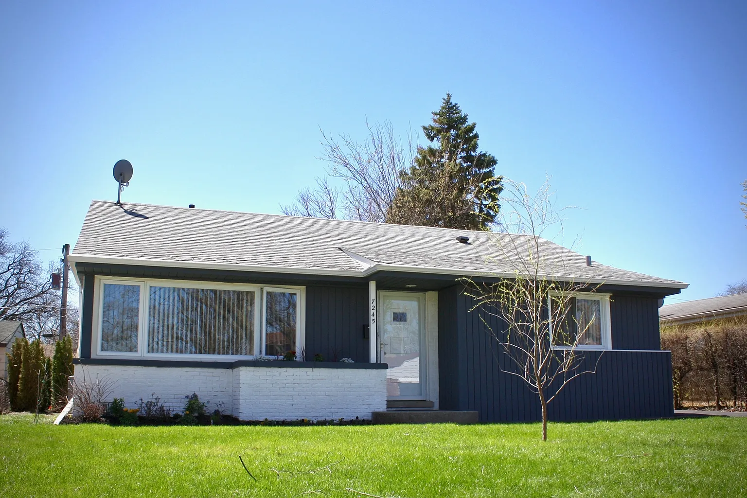 7245 Lake St photo 1
