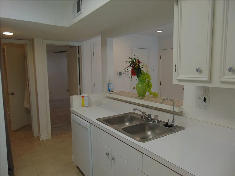 3220 69th St #G1 — Photo 15