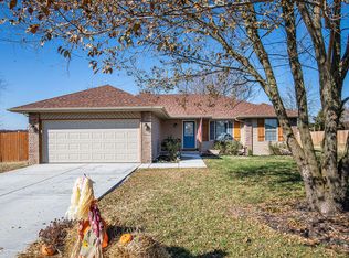 717 W Lake Ave, Clever, MO 65631