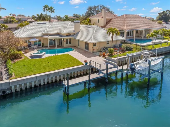 2035 Hawaii Ave NE, Saint Petersburg, FL 33703