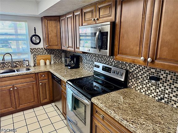 2nd image of 806 SE 46th St APT 1F