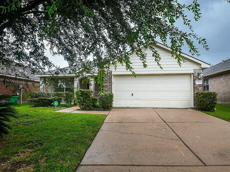 13911 Sorrel Grove Ct — Photo 1