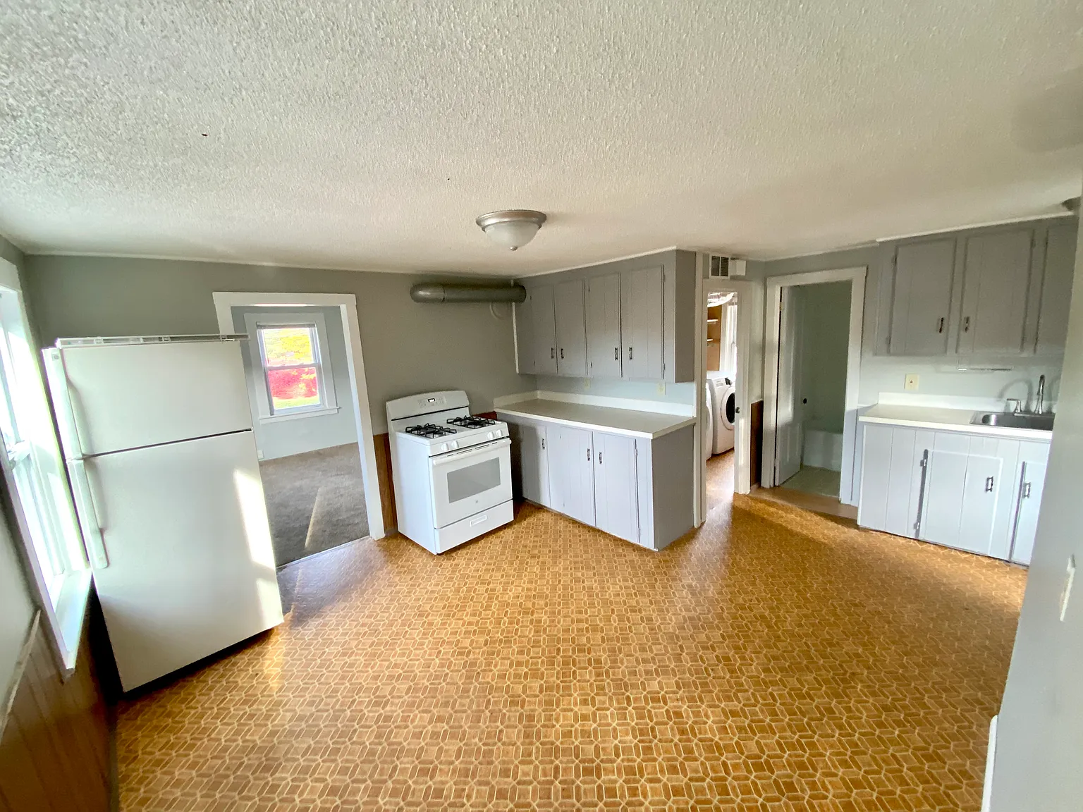 2 bed, 1200 sqft, $1,200 — Photo 3
