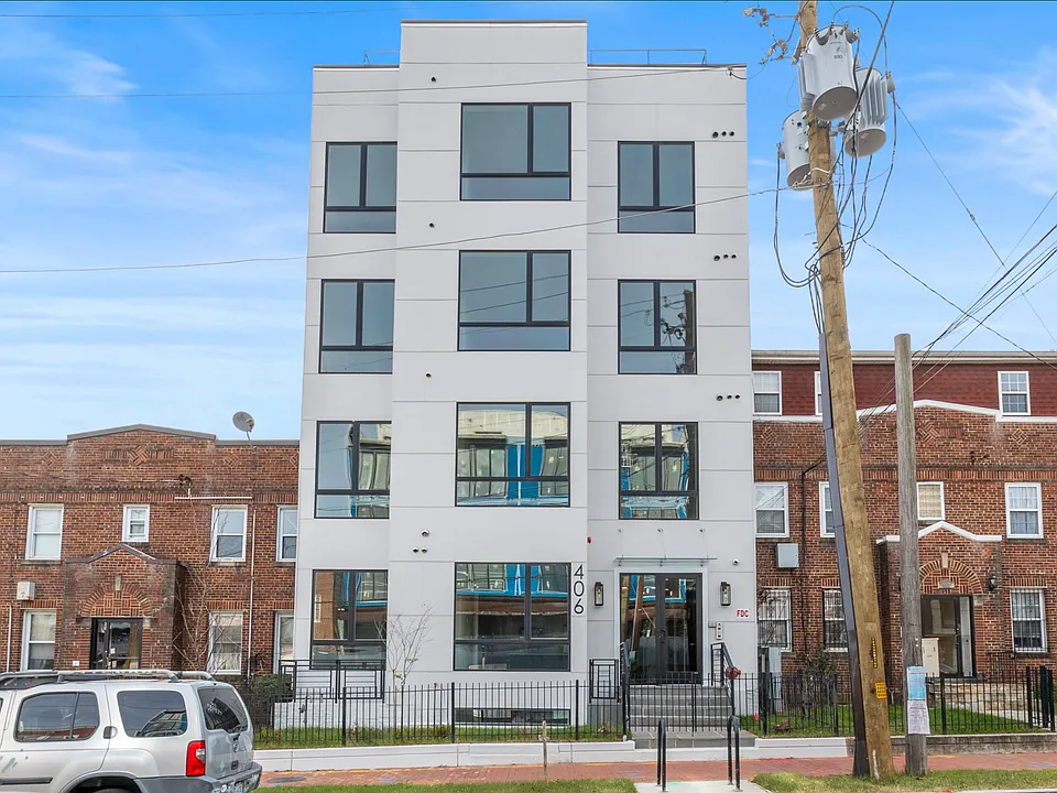 406 Kennedy St NW #1