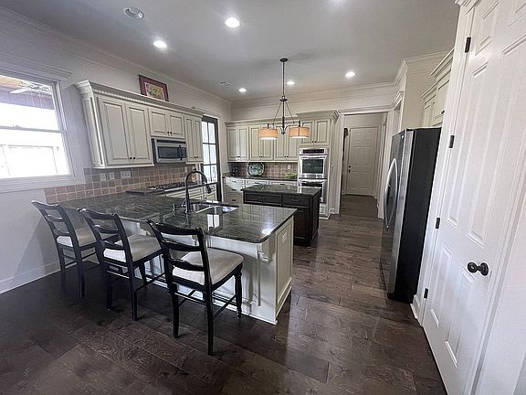 3rd image of 5391 Savannah Ave