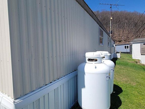 4th image of 15 Parkview Dr