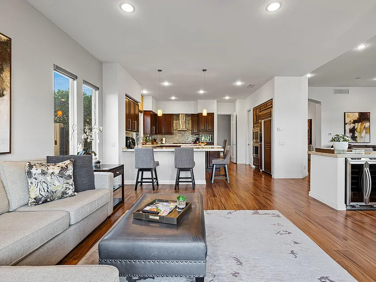 704 Mission Creek Dr — Photo 8