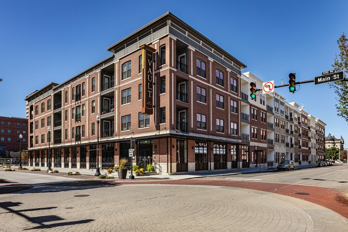 01 - 424 Main St