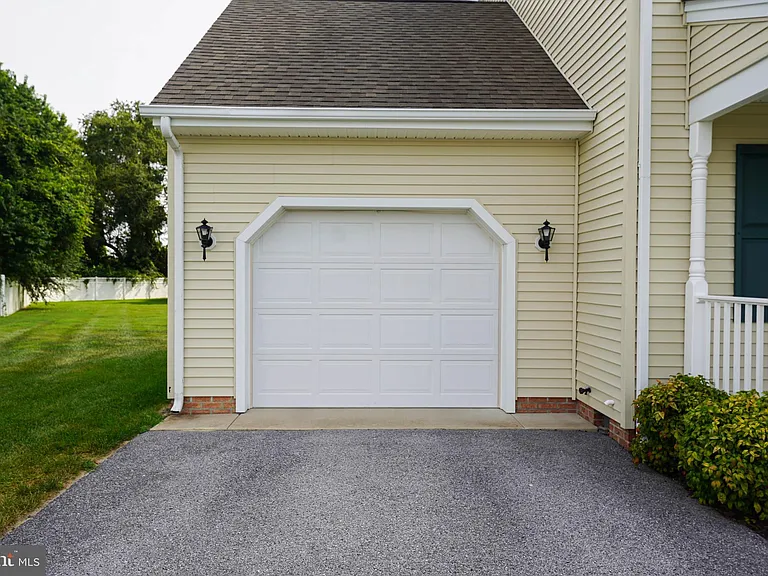 1331 Aspen Dr — Photo 5