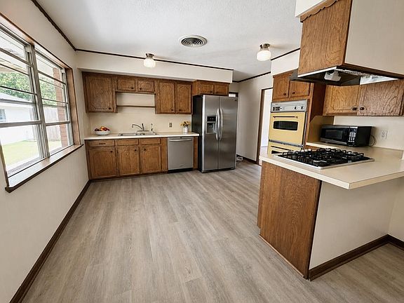 5th image of 2123 Linden Creek Ln