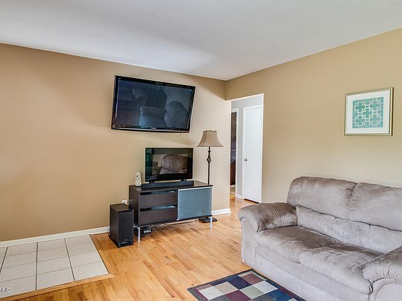 5th image of 159 Beaumont Dr