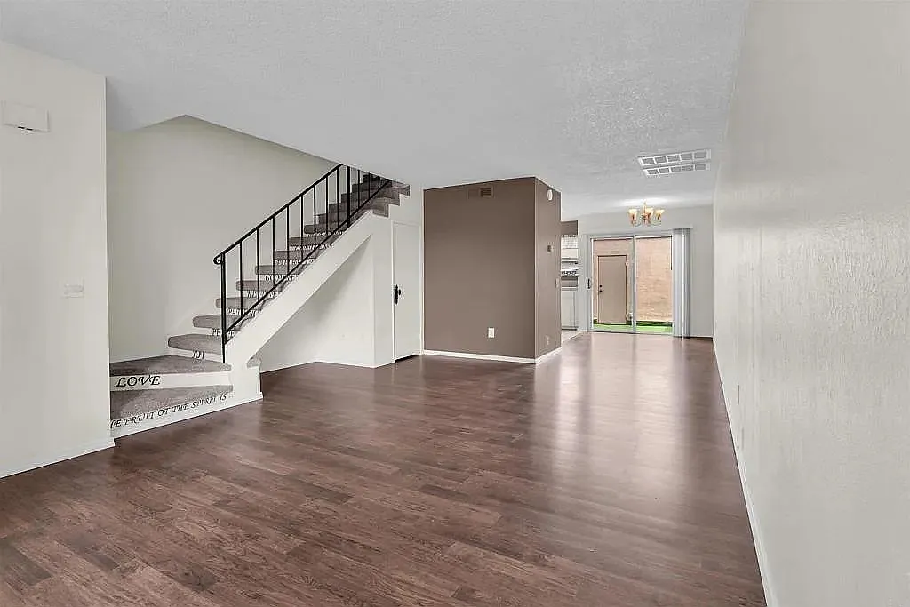 2 bed, 1.5 bath, 1060 sqft, $3,222 — Photo 4